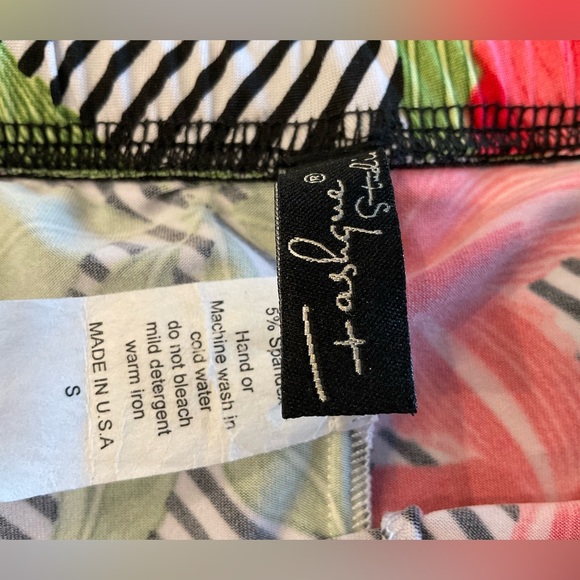 Fashque Studio Skirt size S ,very pretty ,has elastic, ruffle skirt.Made in USA. - Picture 4 of 6